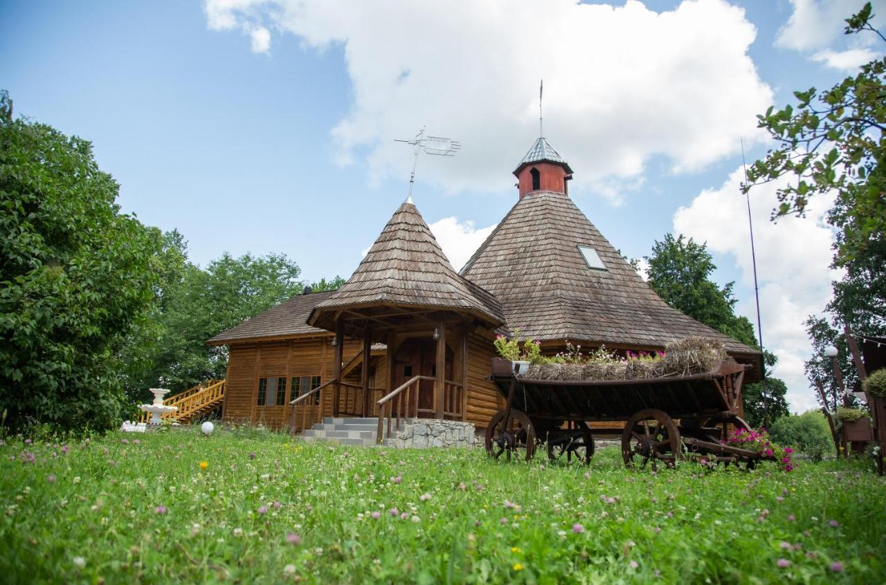 Aquadar Hotel Man'kivka Exterior photo