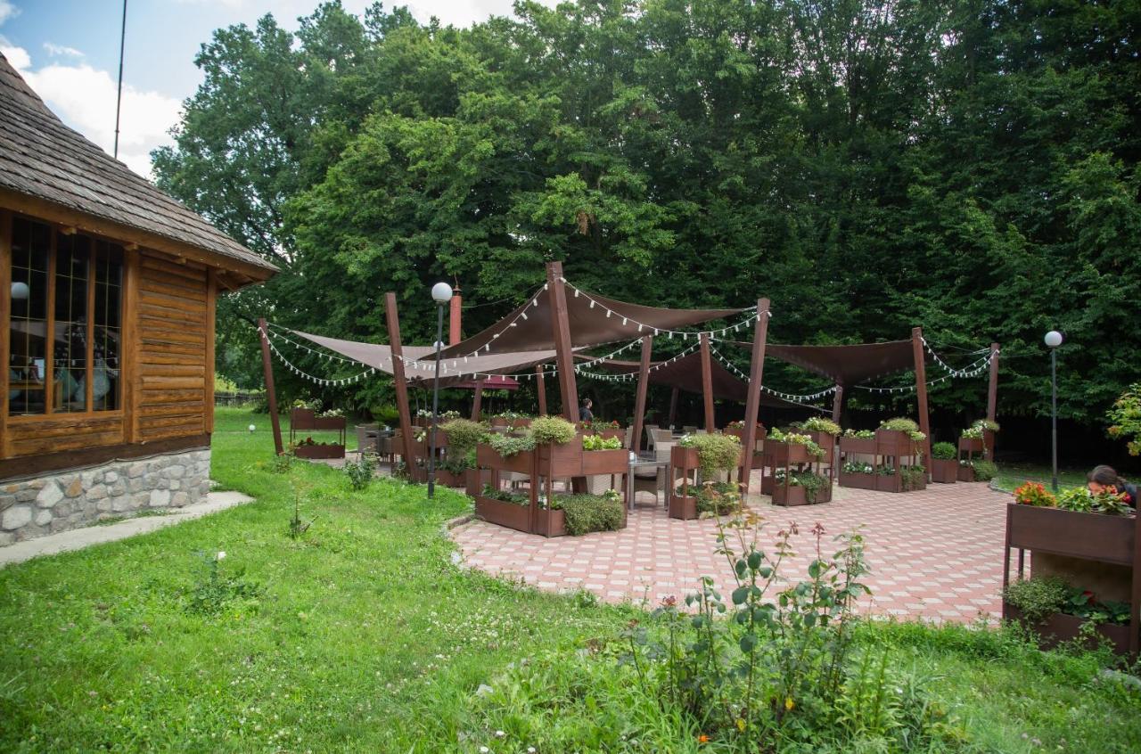 Aquadar Hotel Man'kivka Exterior photo