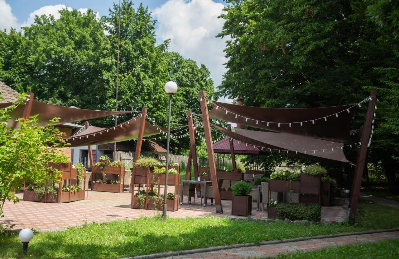 Aquadar Hotel Man'kivka Exterior photo